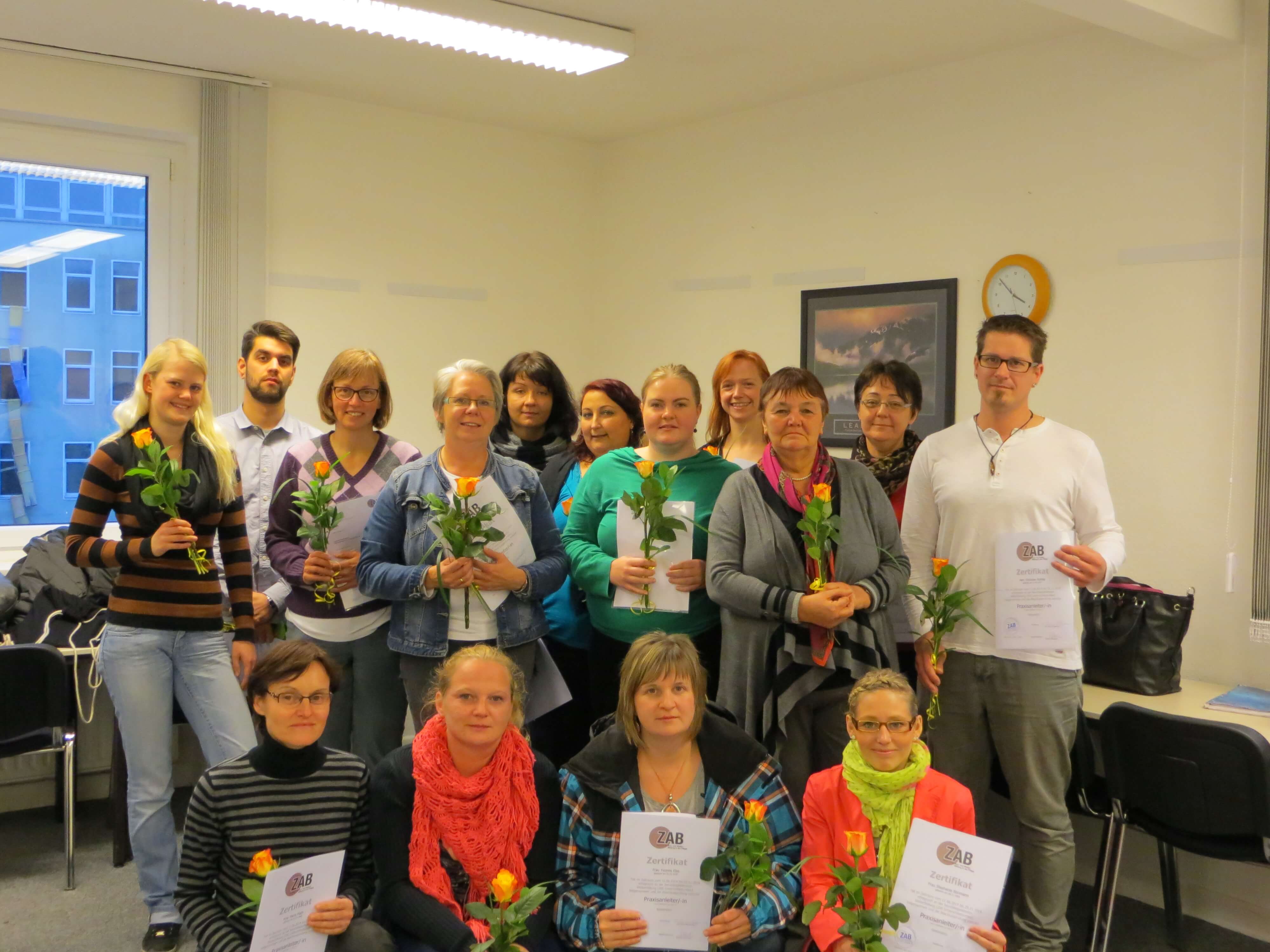 Wir gratulieren zum erfolgreichen Abschluss der Weiterbildung zum/zur “Praxisanleiter/in! Wir gratulieren zum erfolgreichen Abschluss der Weiterbildung zum/zur “Praxisanleiter/in!